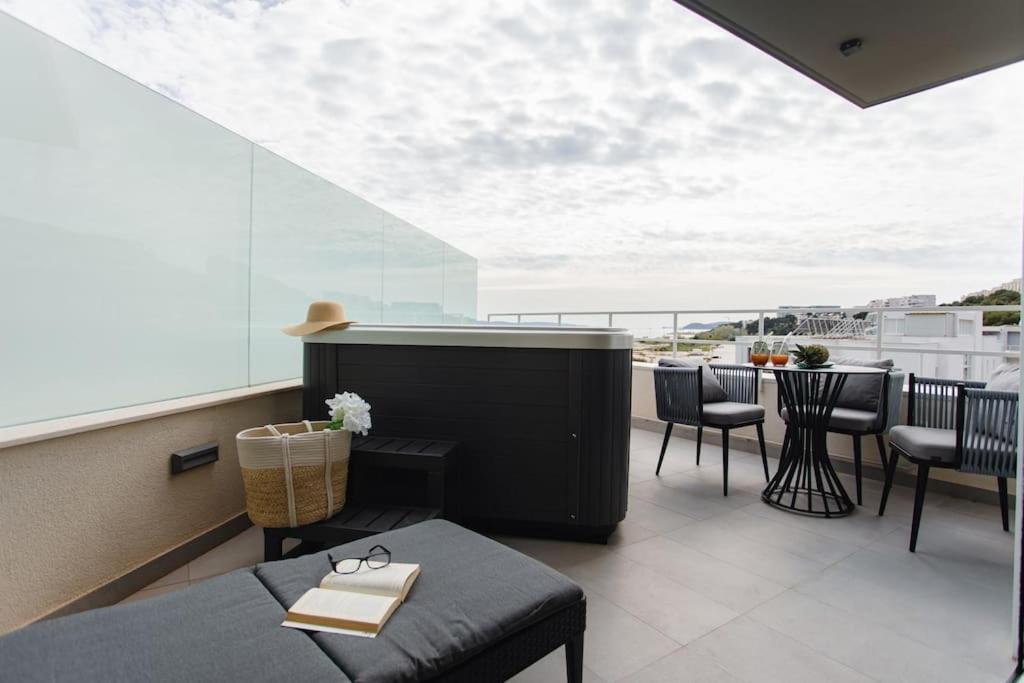 Sea Front Designer Maal With Jacuzzi And Private Garage Apartment *